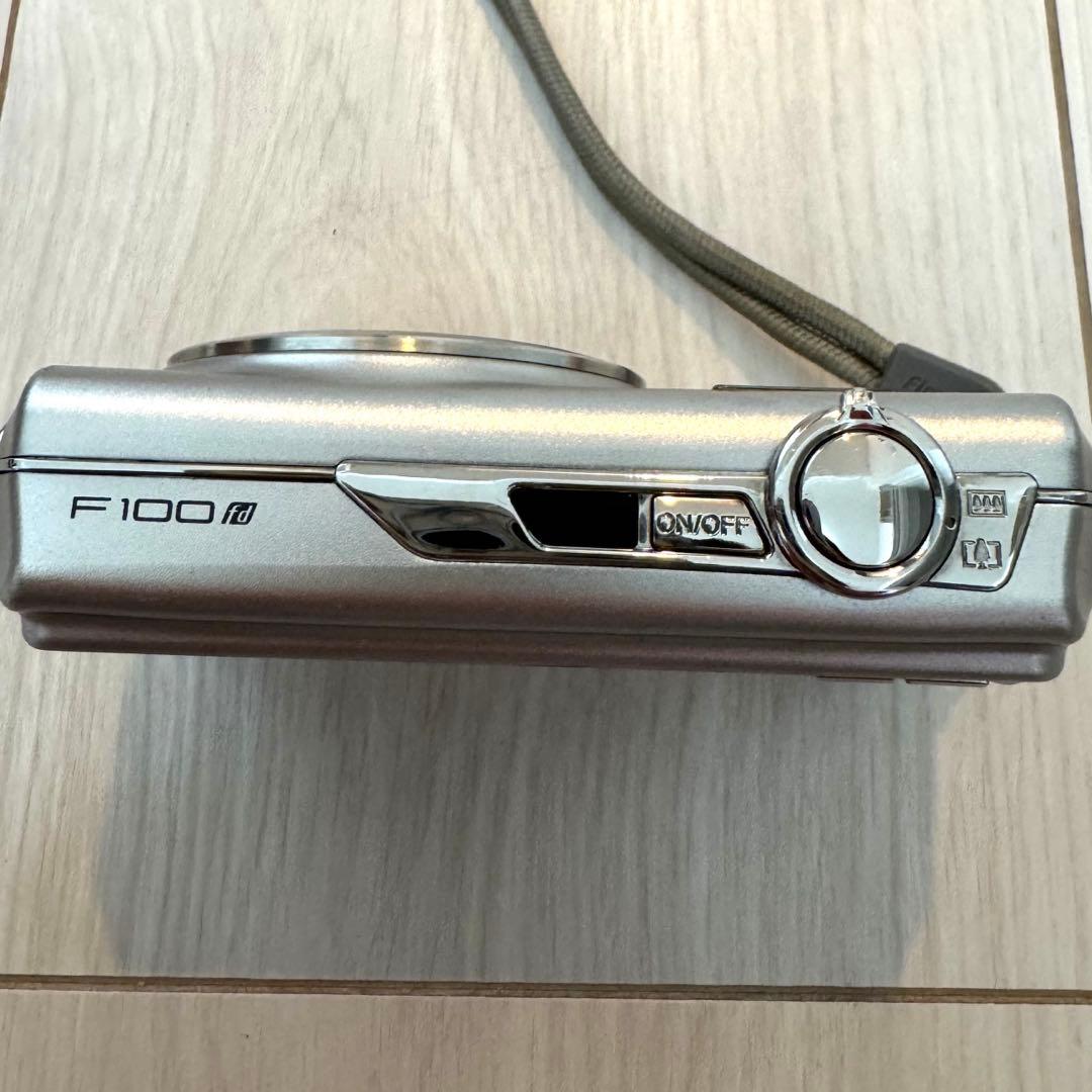 最終価格！♡FUJIFILM FinePix F100fd シルバー