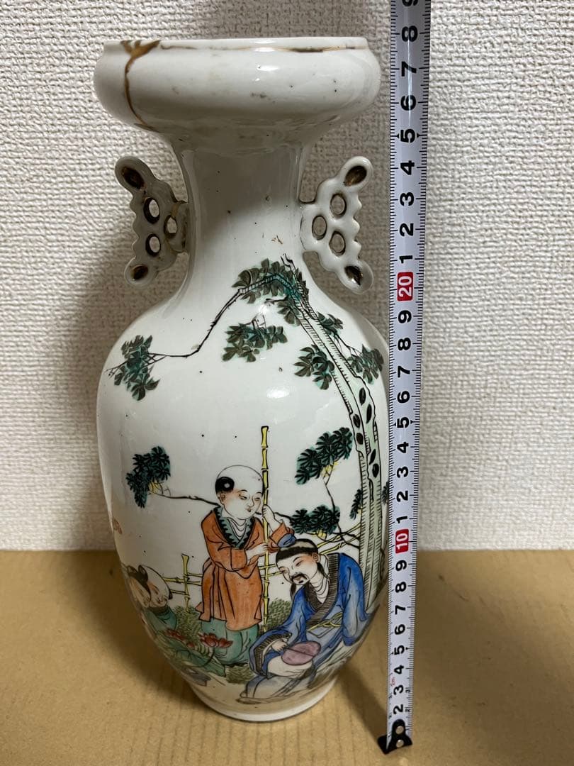 中国美術　清時代　色絵人物図耳付瓶時代物　約高さ28cm