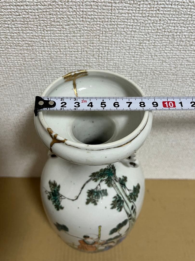 中国美術　清時代　色絵人物図耳付瓶時代物　約高さ28cm