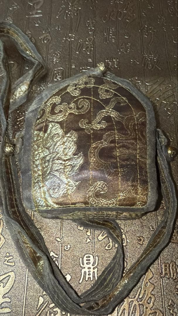 チベット製 銀製窓彫金 携帯祭壇ガウ グリーンターラ キルティムカ マントラ布入