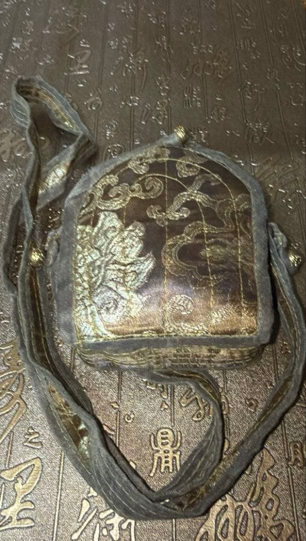 チベット製 銀製窓彫金 携帯祭壇ガウ グリーンターラ キルティムカ マントラ布入