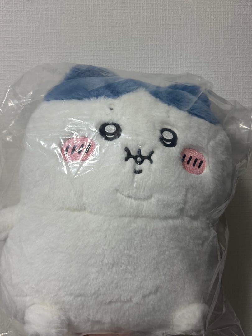 ちいかわ 重め！ぼっちゃり抱っこぬいぐるみ（ハチワレ）
