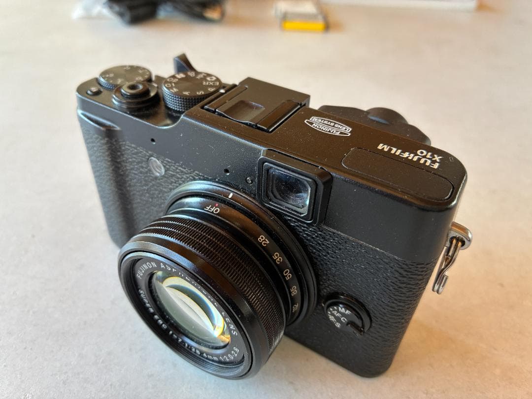 Fujifilm X10 コンパクトデジタルカメラ（ジャンク品）