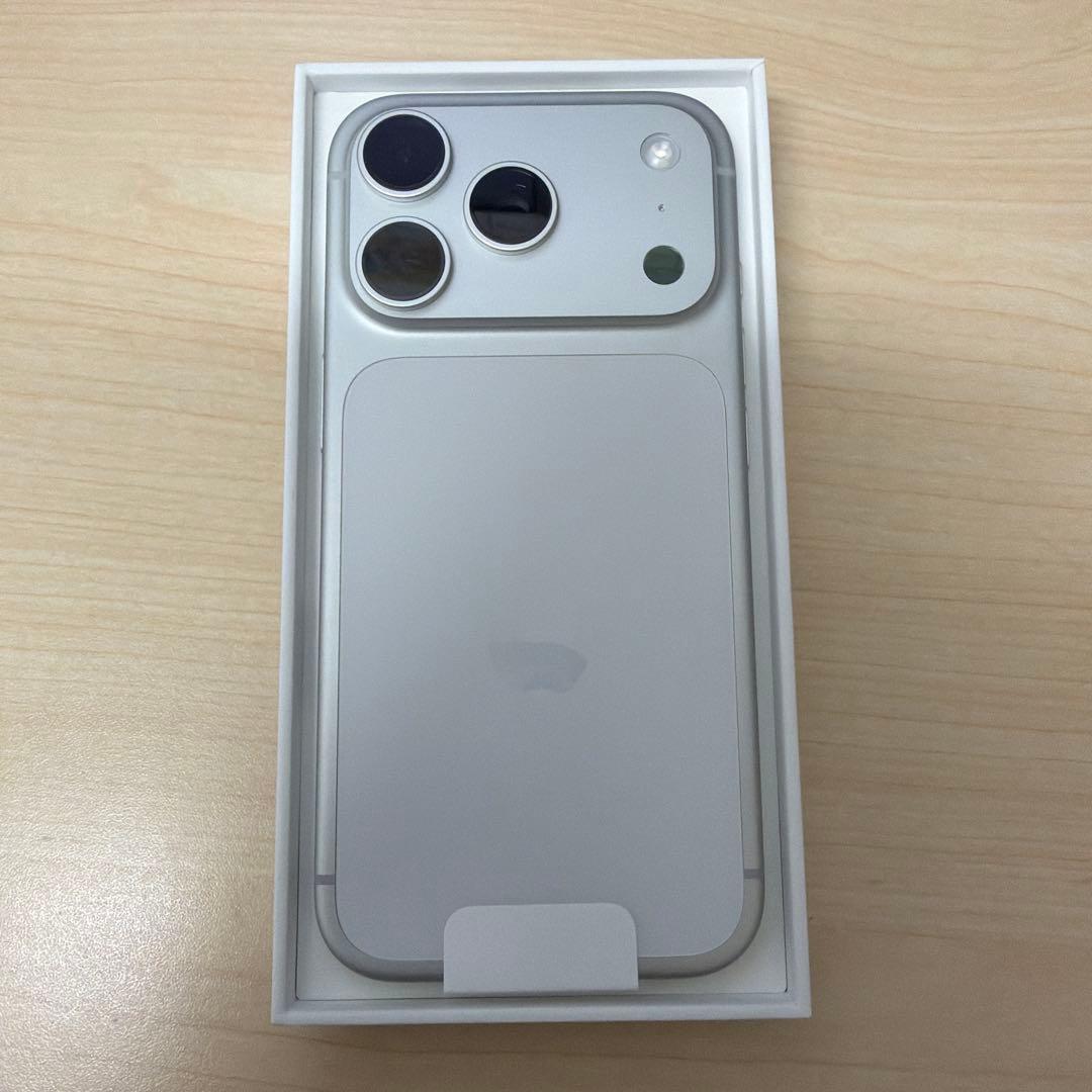 【新品未使用】Apple iPhone 17 Pro 1TB Silver