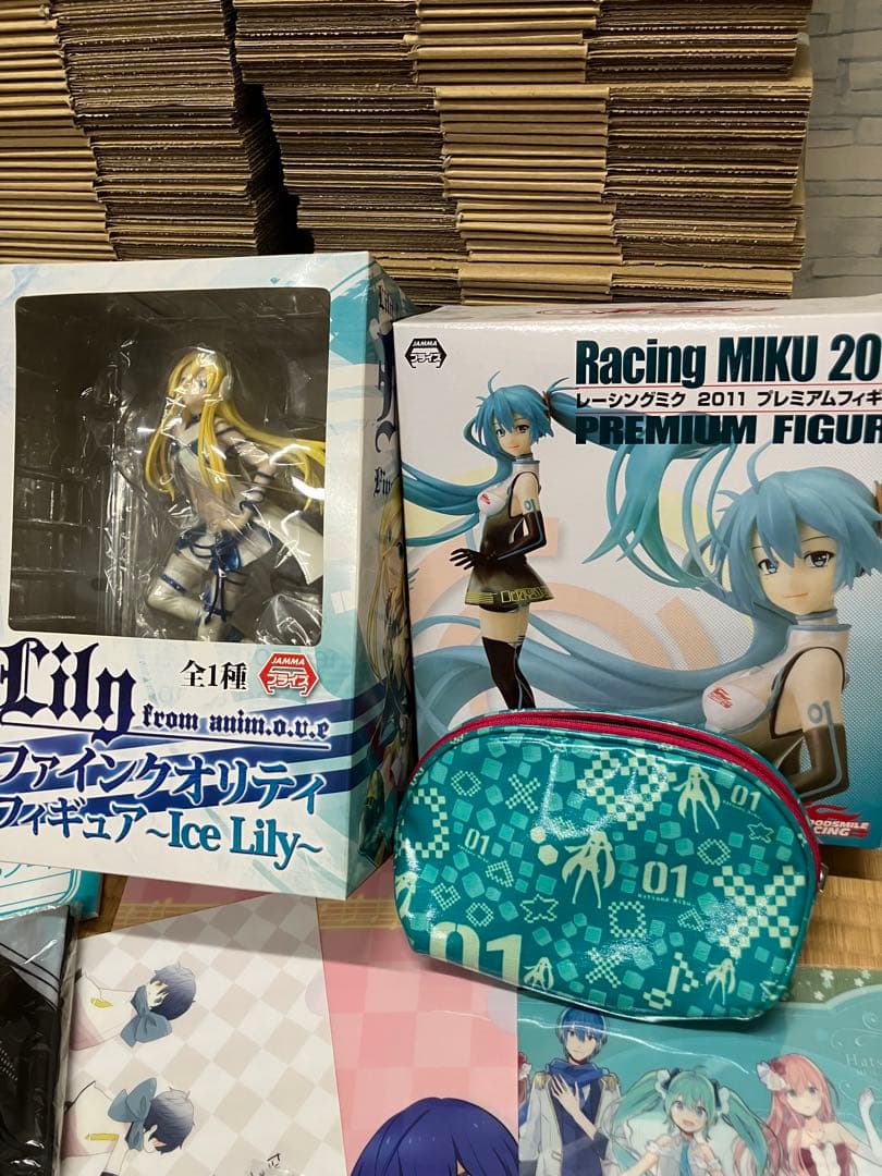 VOCALOID グッズ　まとめ売り　フィギュア　CD ファイル　タオル　ポーチ