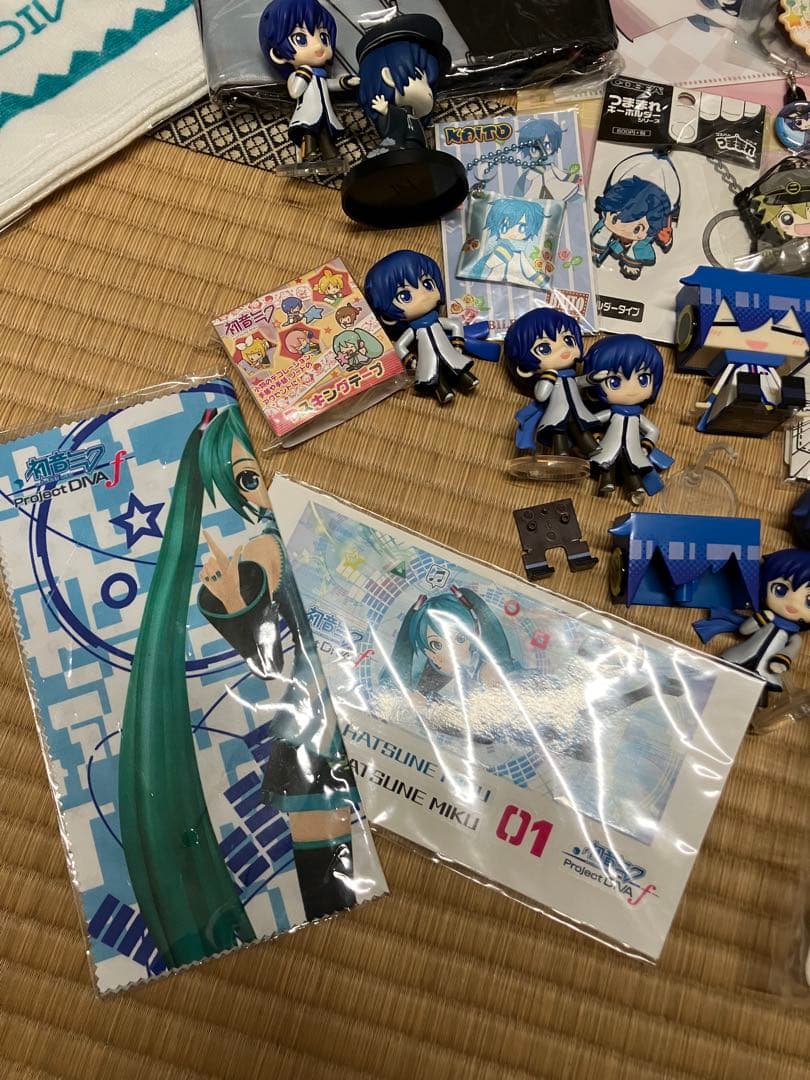 VOCALOID グッズ　まとめ売り　フィギュア　CD ファイル　タオル　ポーチ