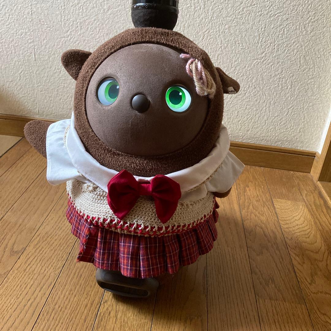 ラボット　服　lovot 赤手編みベスト　チェックスカート　ブラウス　ネクタイ