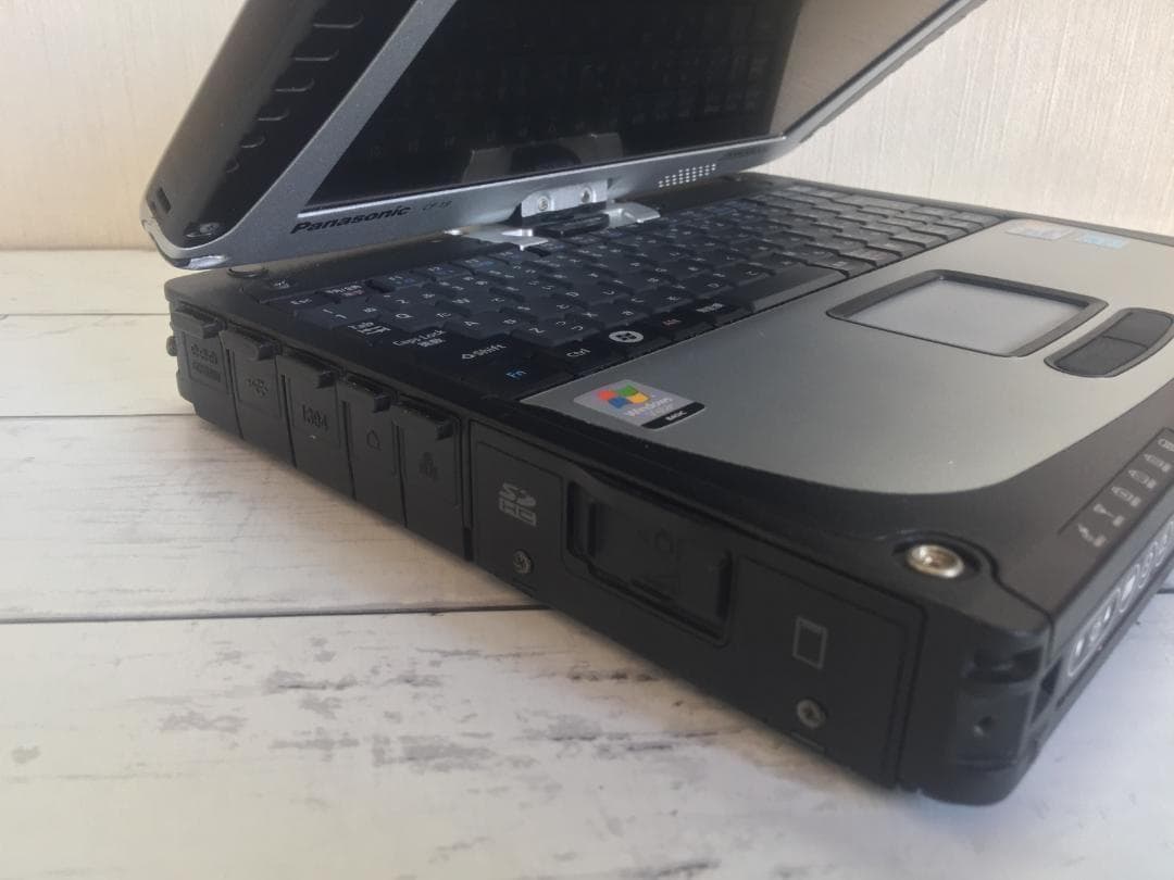 TOUGHBOOK CF-19 10.4型/落下や衝撃、水、埃に強い堅牢PC 4