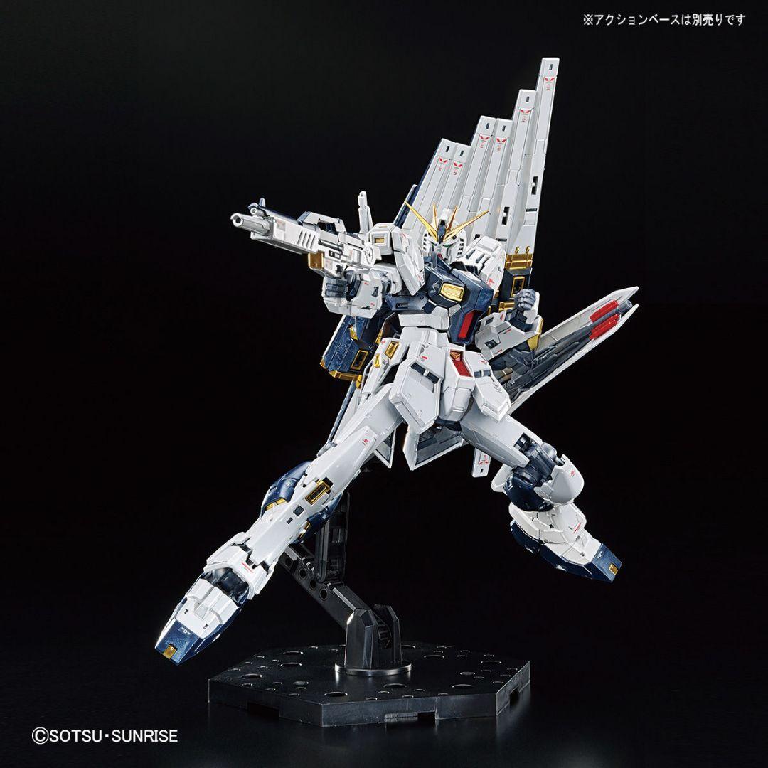 RG νガンダム(チタニウムフィニッシュ)　サザビー(メカニカルコアメッキ)
