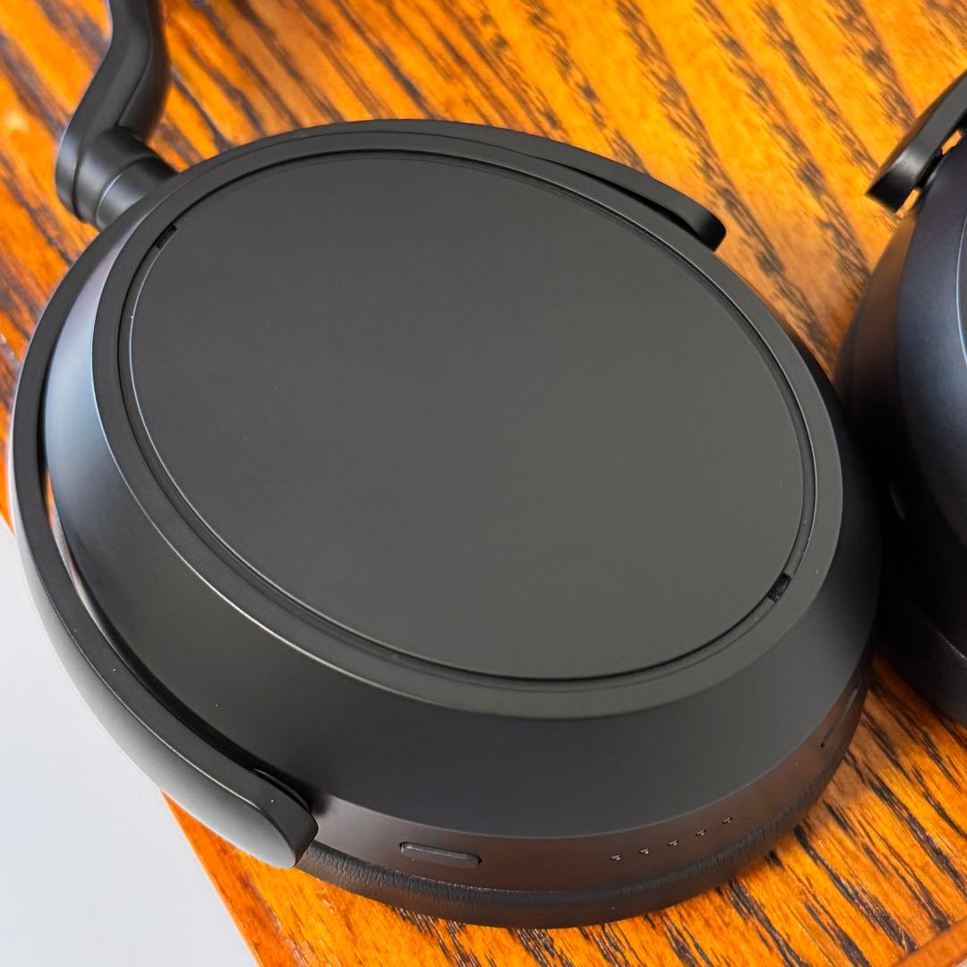 ゼンハイザーのワイヤレスヘッドホンMomentum 4 Wirelessブラック