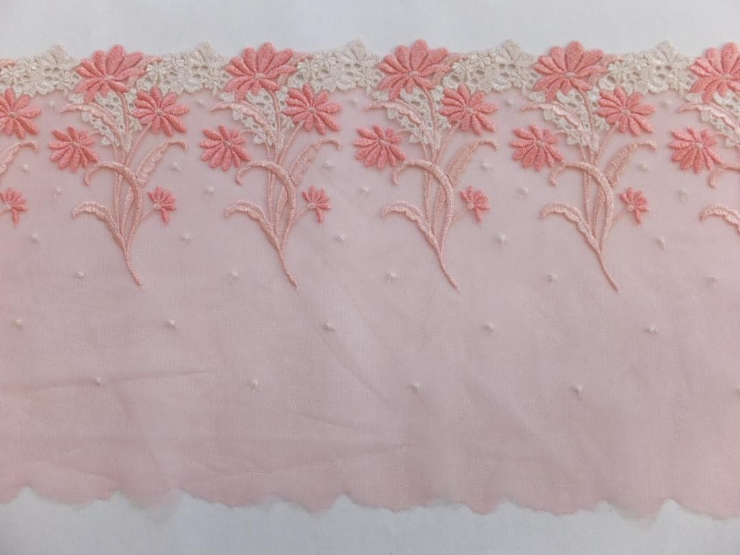 訳アリ　インポート　幅広レース　1.8＋3.5ｍ　花柄