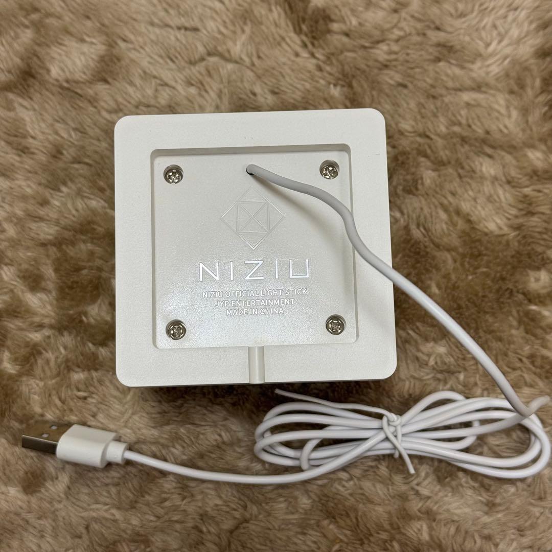 【NiziU】OFFICIAL LIGHT STICK ニジュ　ペンライト