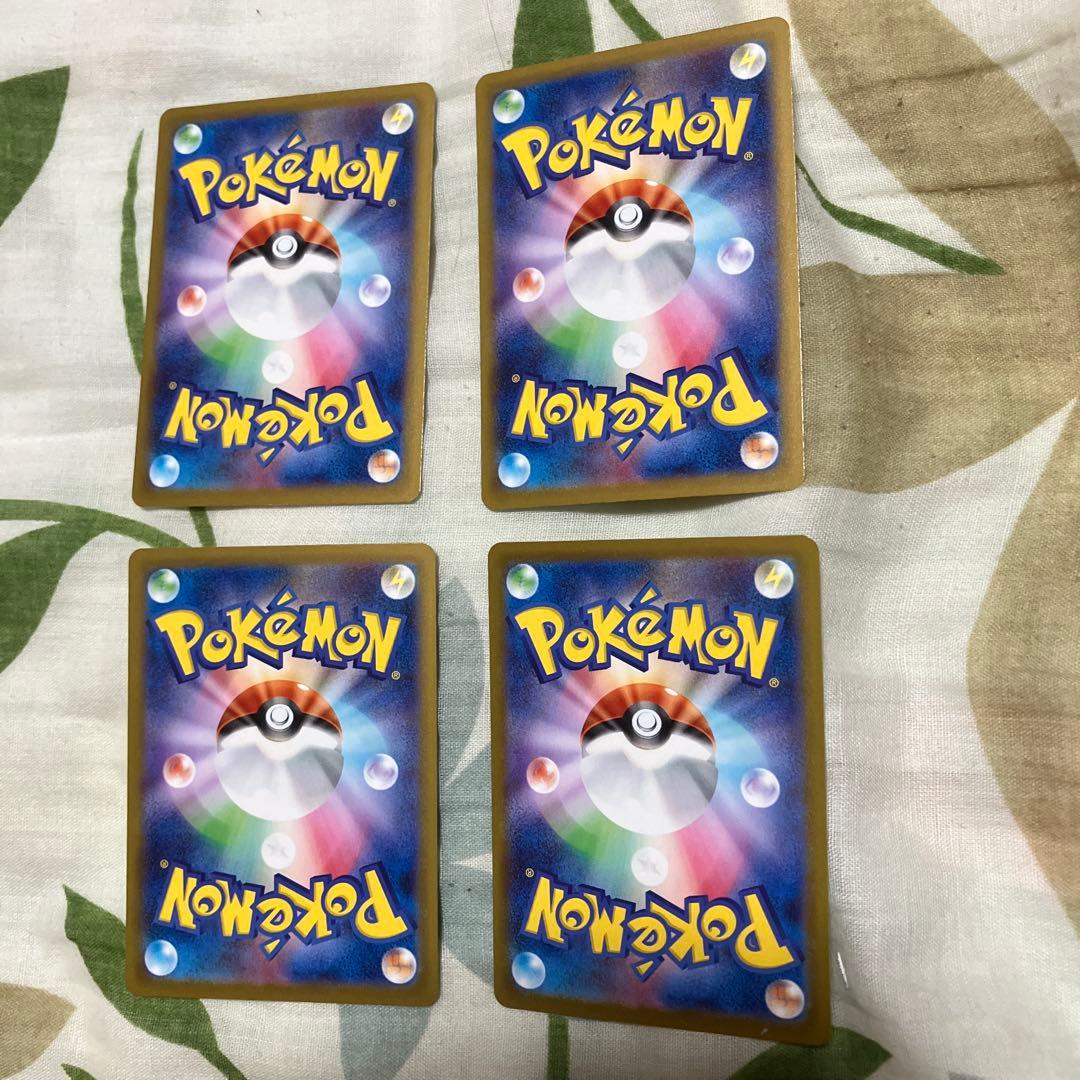 ピカチュウプロモ3種✖️4枚➕オマケピカチュウ盛り合わせ　全32枚セット