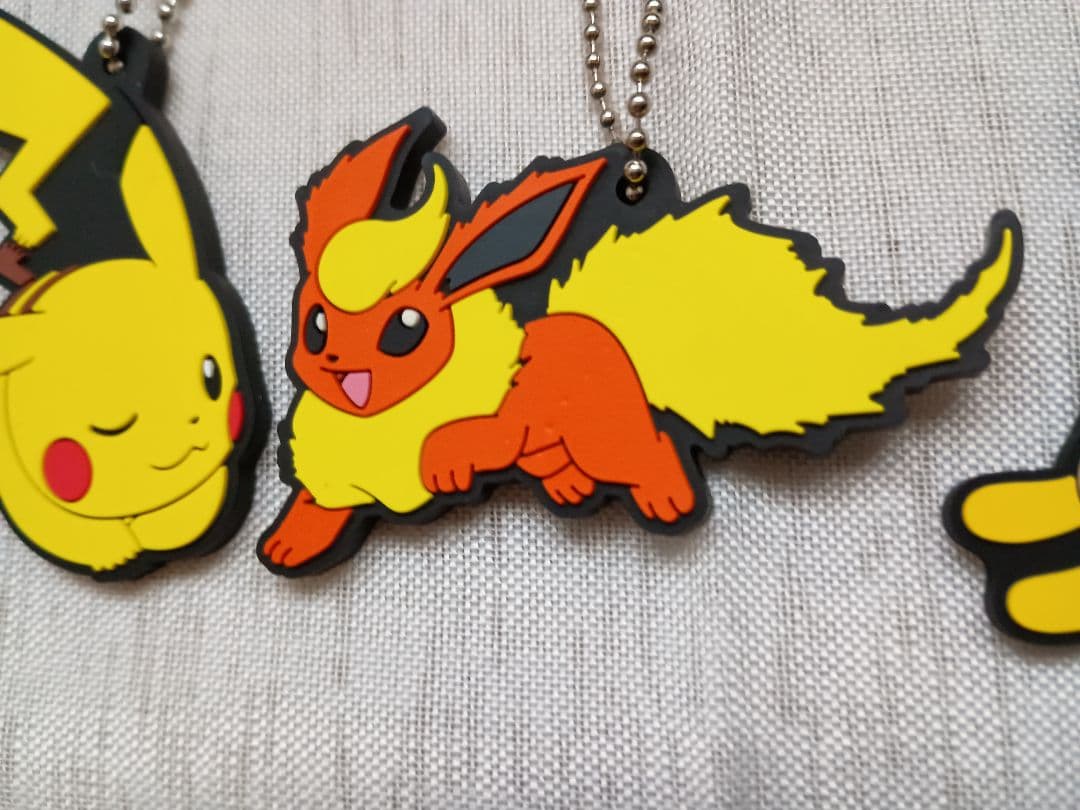 ポケモングッズまとめ売り　キーホルダーストラップ　ミュウツー　ピカチュウ　マリル