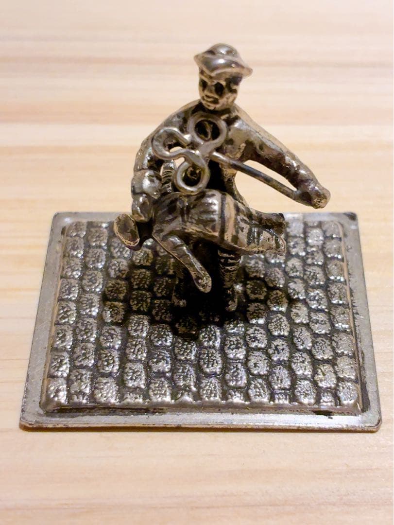 オランダHooijkaas社製、純銀835S『ミニチュア・子供をお仕置きする父』