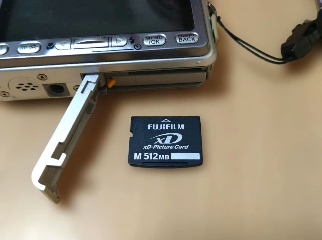 Fujifilm FinePix V10 SUPER CCD デジタルカメラ