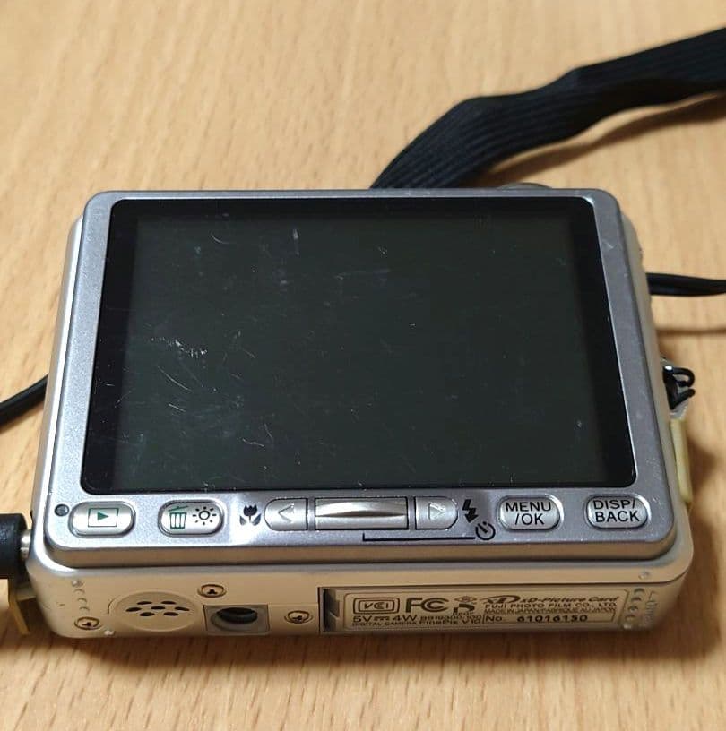 Fujifilm FinePix V10 SUPER CCD デジタルカメラ