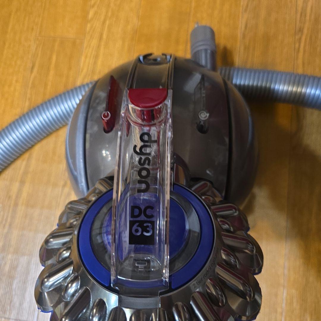 ダイソン✨掃除機✨DC63.コンプリート✨complete✨定価93800円＋税