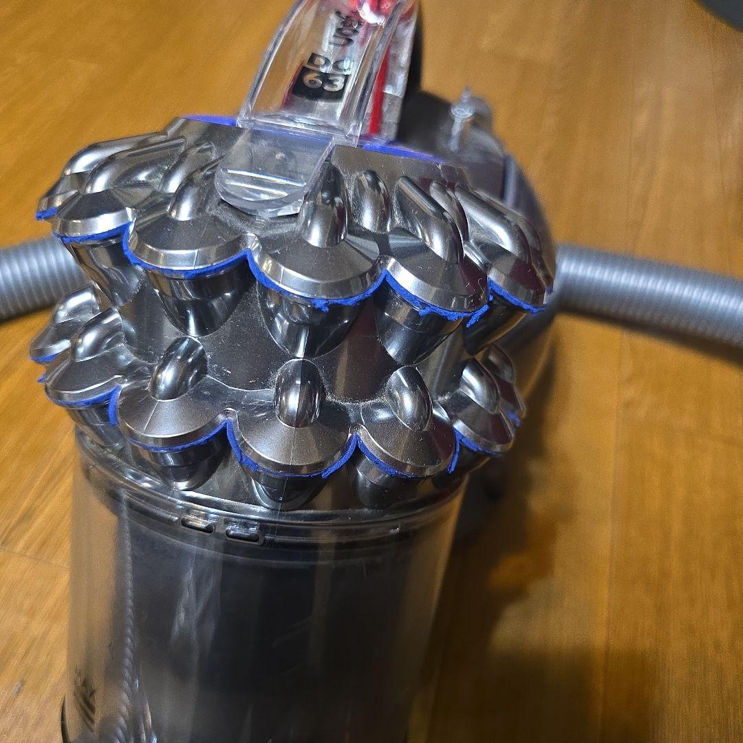 ダイソン✨掃除機✨DC63.コンプリート✨complete✨定価93800円＋税