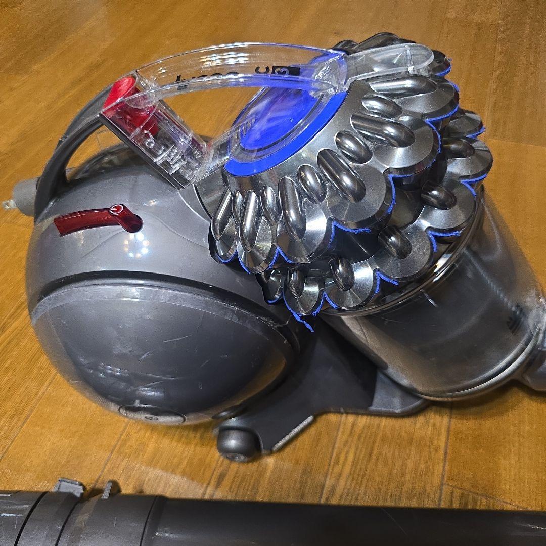 ダイソン✨掃除機✨DC63.コンプリート✨complete✨定価93800円＋税