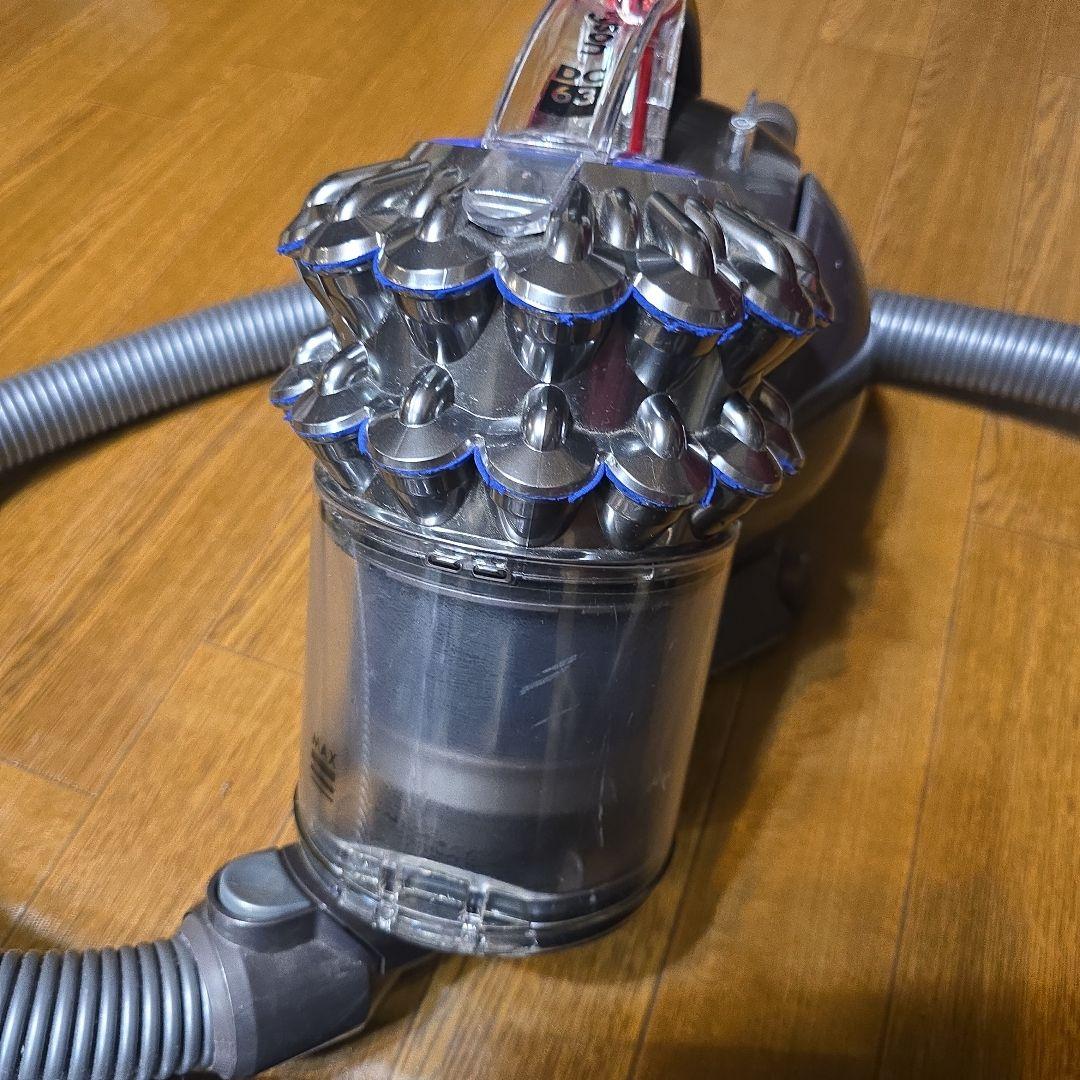 ダイソン✨掃除機✨DC63.コンプリート✨complete✨定価93800円＋税