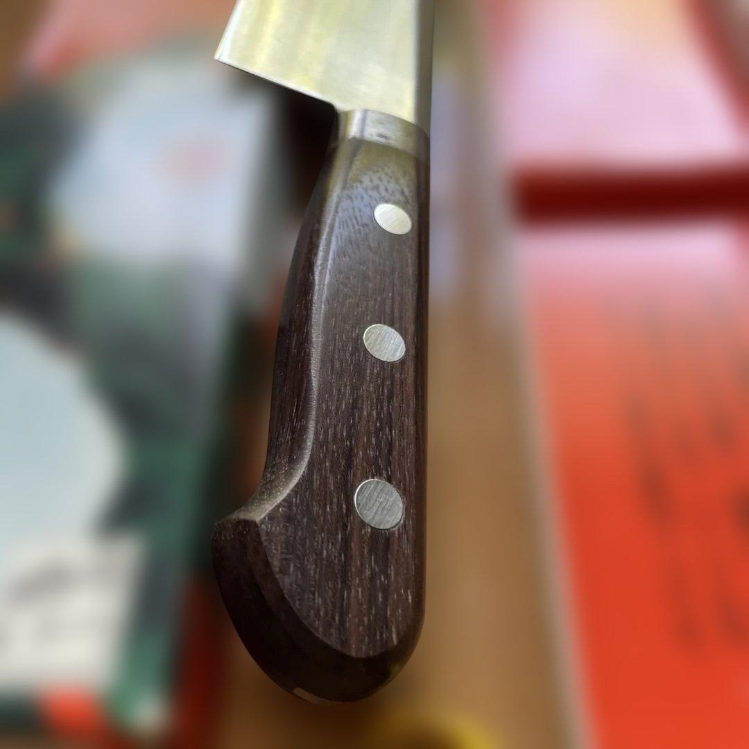 柳刃包丁 ステンレス木製ハンドル 専用箱付き刃渡り27センチ定価50,000円
