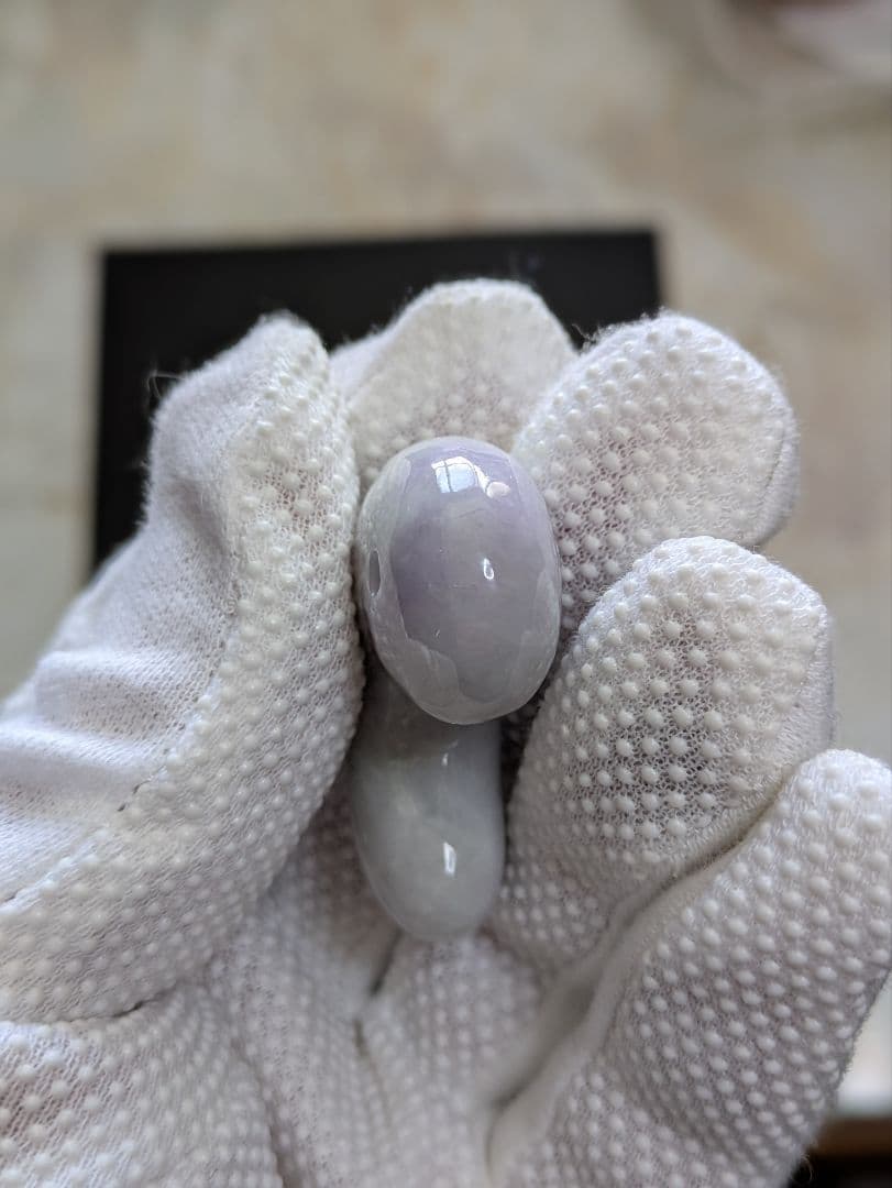 期間限定商品！天然石 【超ビッグサイズ翡翠】の【勾玉 マガタマ】です。