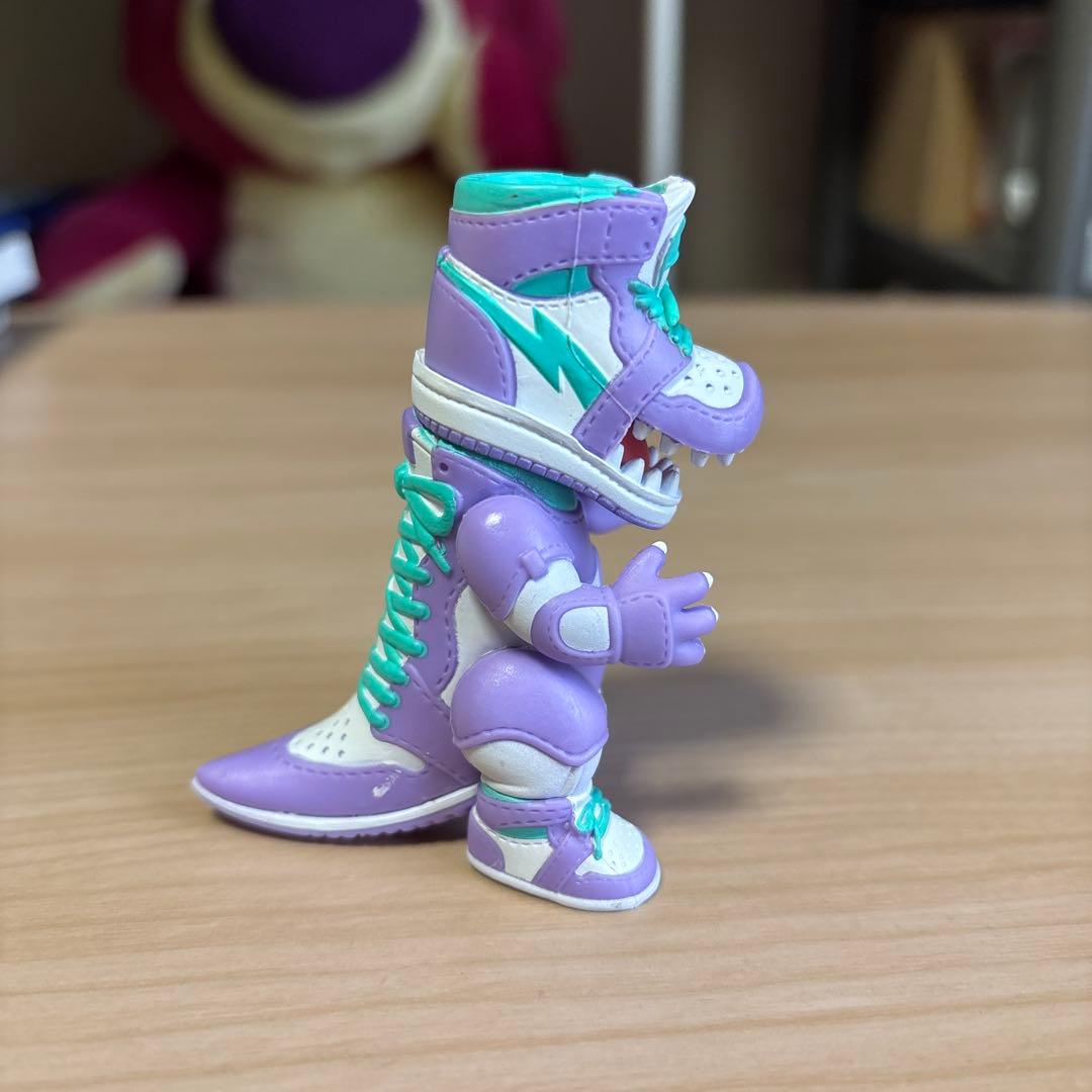 【TOKYOGUNS】怪獣 スニーカーヘッド シカゴ インディーズソフビ　岩瀬匠