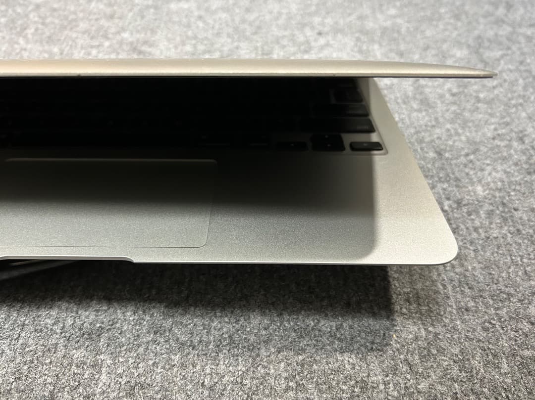MacBook Air Corei7 1.7Ghz 8Gb 11インチ USキー