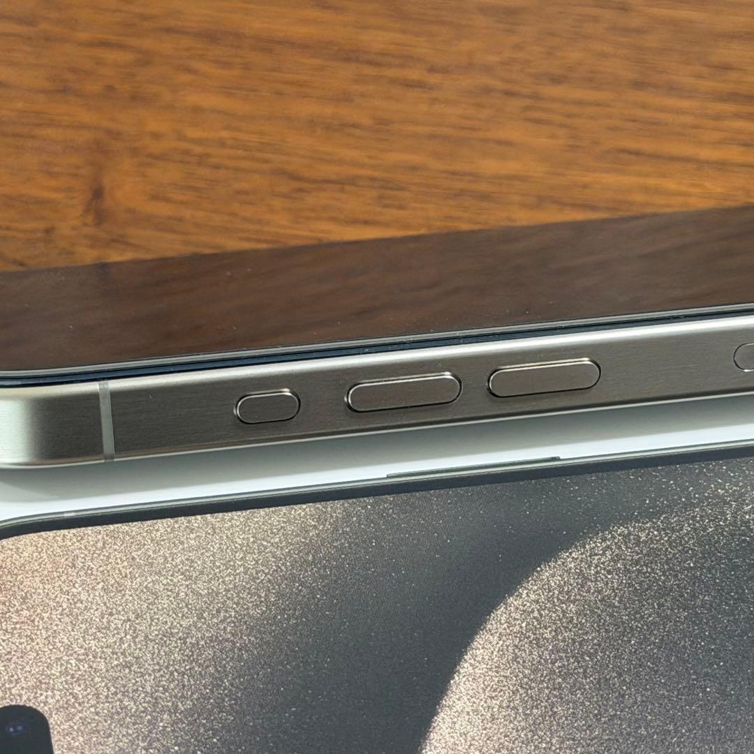 【美品】iPhone 15 Pro 512GB ナチュラルチタニウムSIMフリー