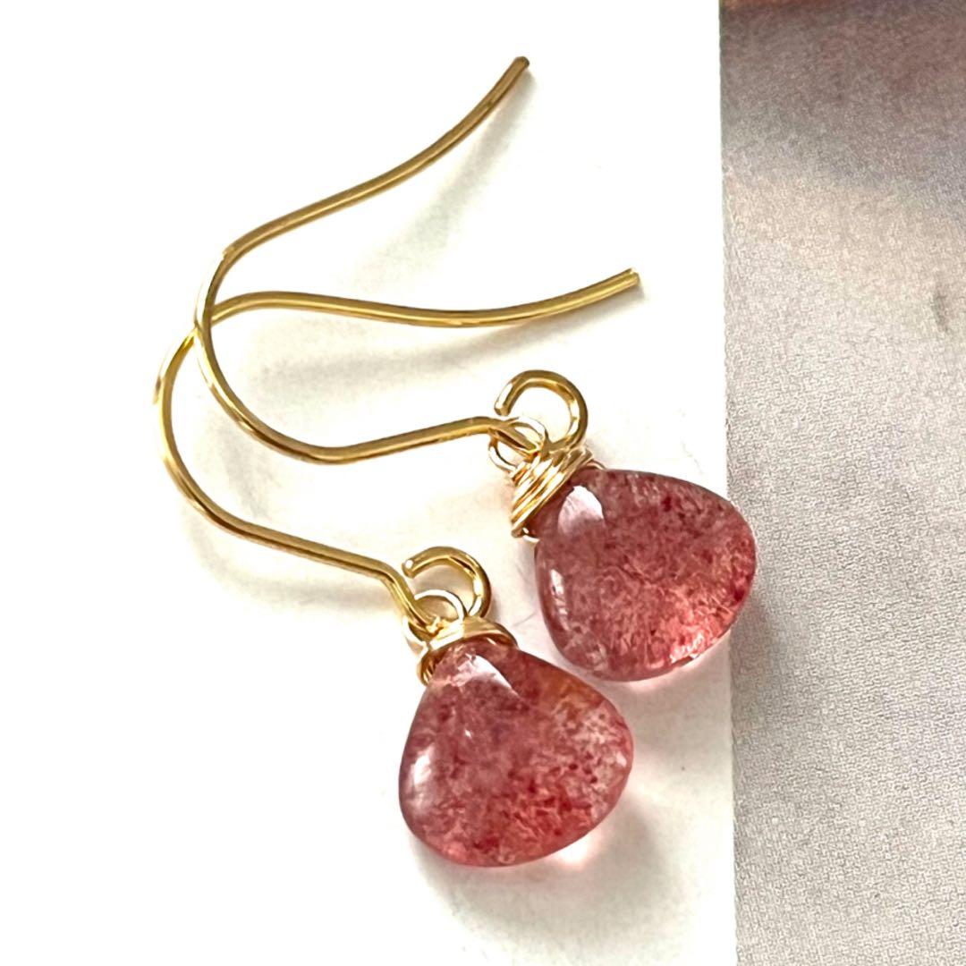 nagi☺︎ 1点作品☺︎ ホワイトムーンストーンピアス