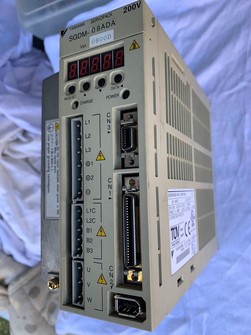 安川電機・ΣⅡ ACサーボアンプSGDM-08ADA(750w)