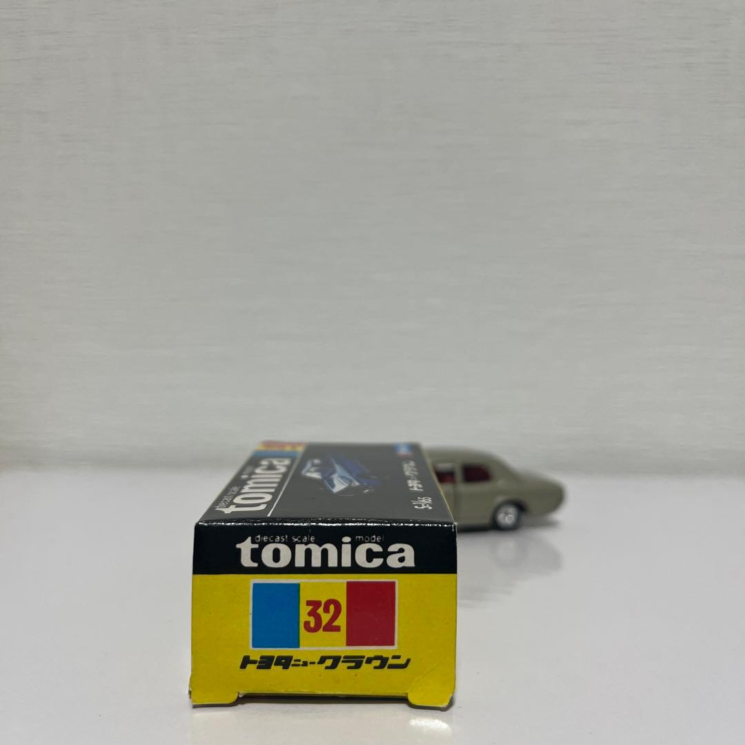 黒箱トミカ32 トヨタ ニュークラウン　シルバー