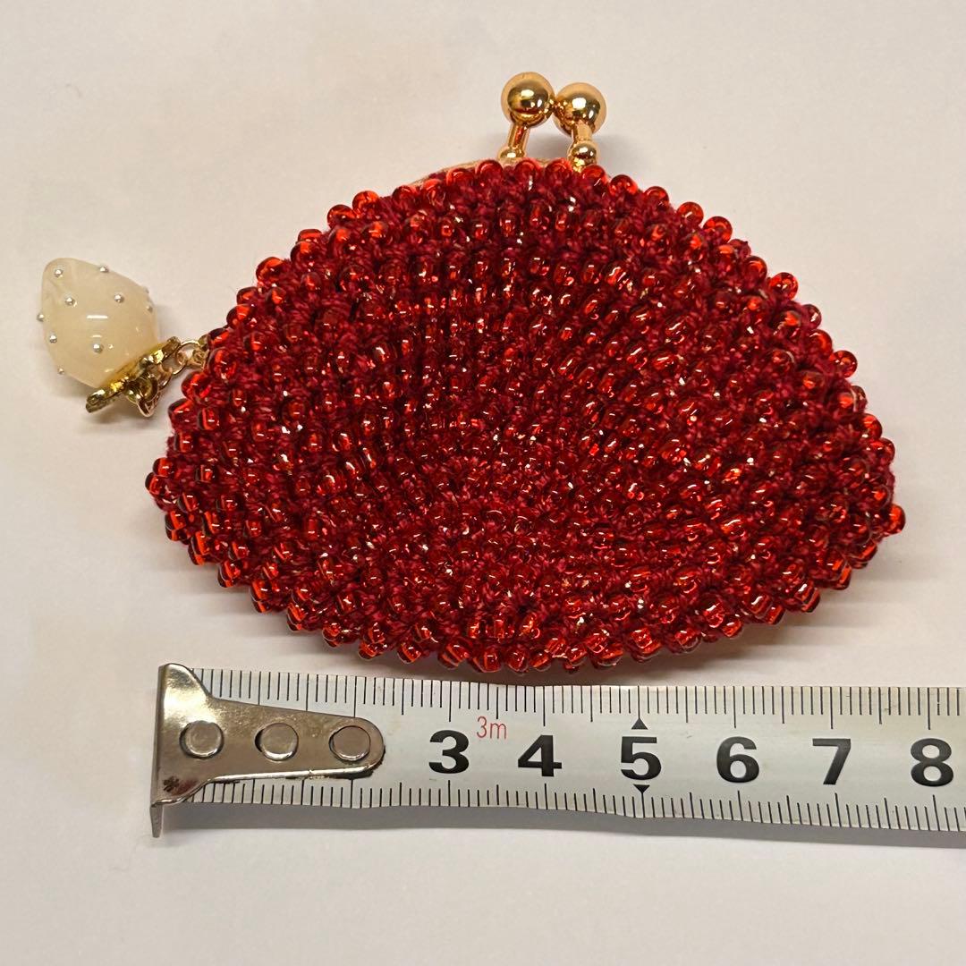 ビーズがま口ハンドメイド、クリスマスレッド、口金5cm、チャーム付き