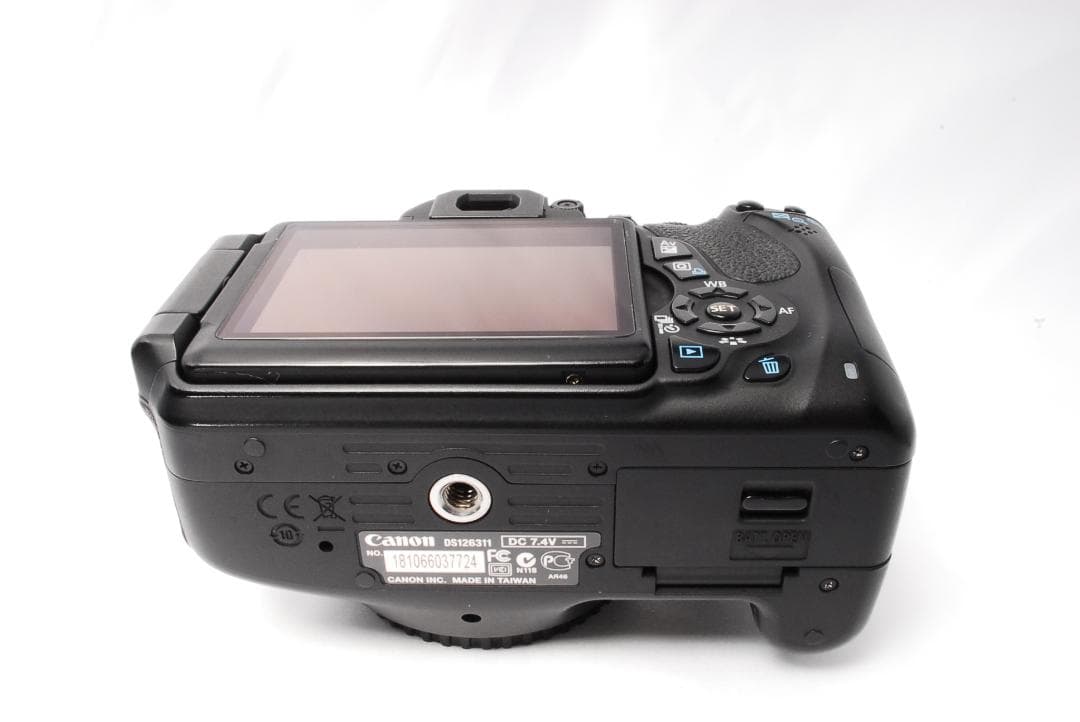 Canon Kiss X5☆一眼レフ☆完動品☆レンズ1つで近くも遠くも撮影OK