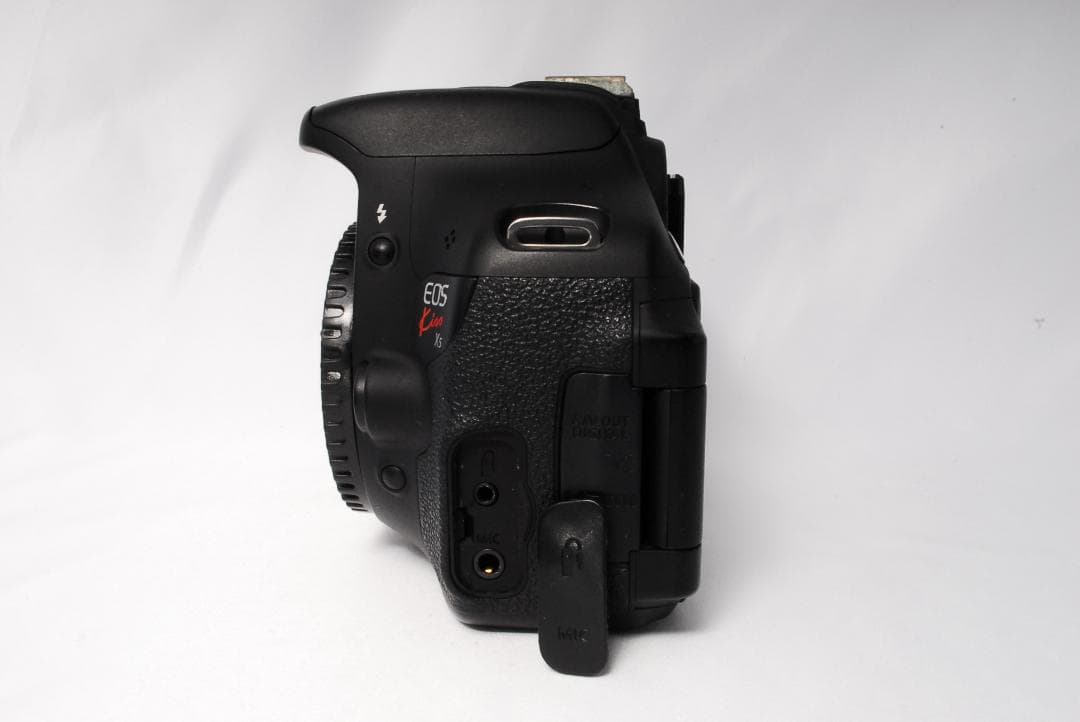 Canon Kiss X5☆一眼レフ☆完動品☆レンズ1つで近くも遠くも撮影OK