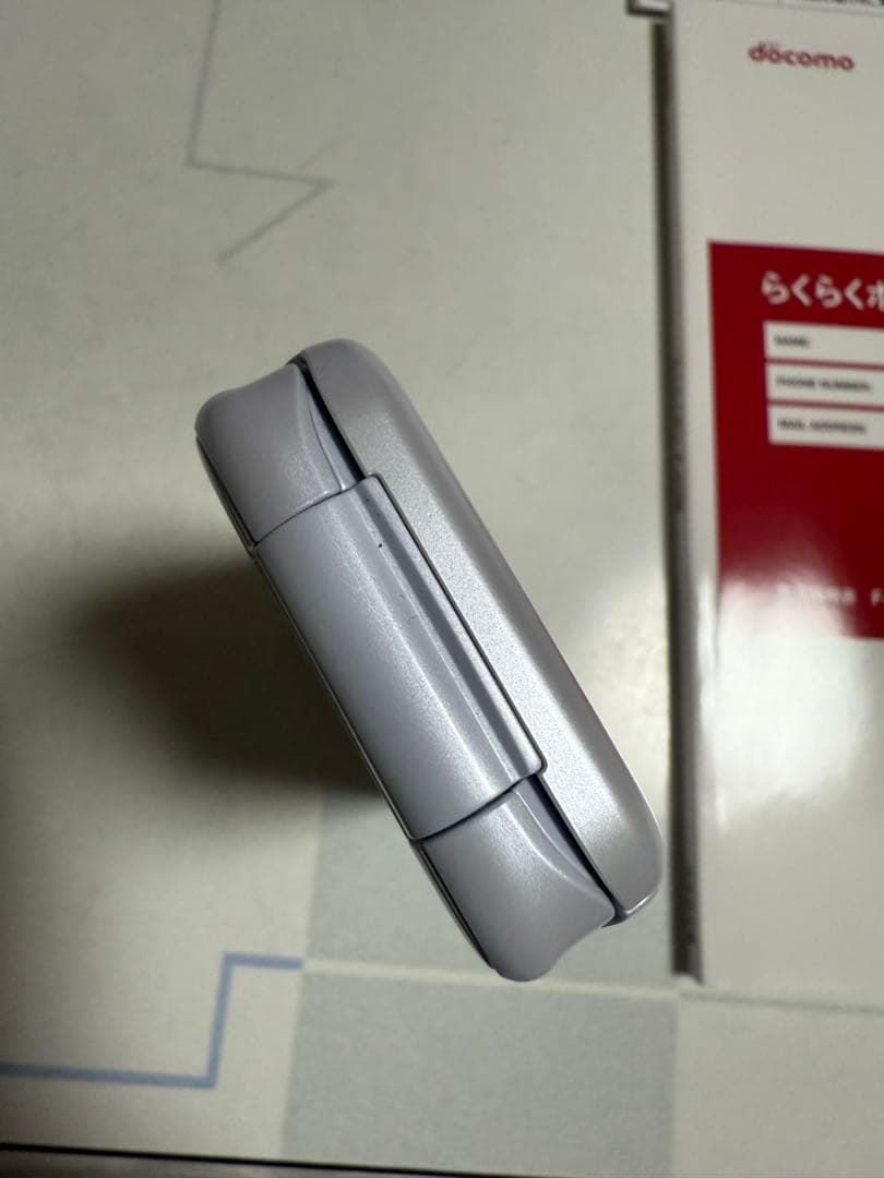 専用★docomoドコモらくらくホン F-01M ホワイト (純正バッテリー )