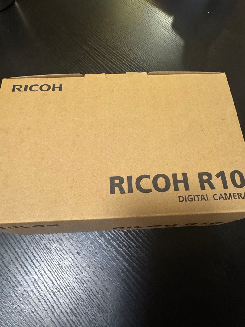 トラトラ　リコー　RICOH R10 コンパクトデジタルカメラ