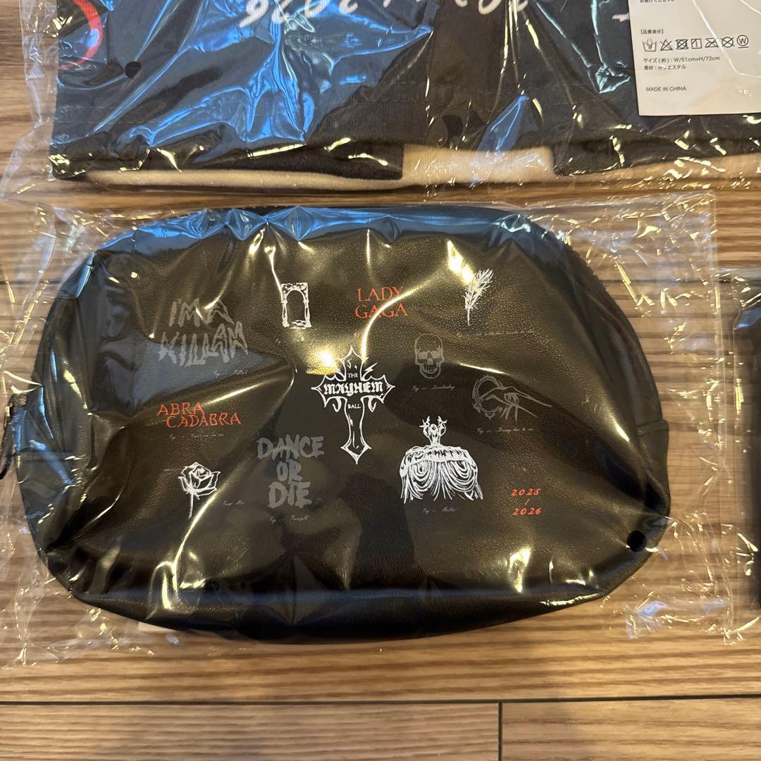 未開封 レディガガThe Mayhem Ball VIP GOLD 限定グッズ