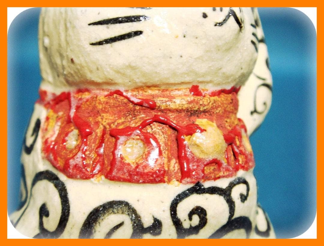 348『黒織部 唐草文 招き猫』陶器　/骨董品 古美術 アンティーク 古玩