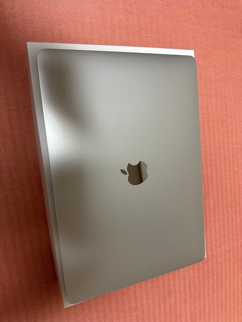 Apple MacBook M1シルバー