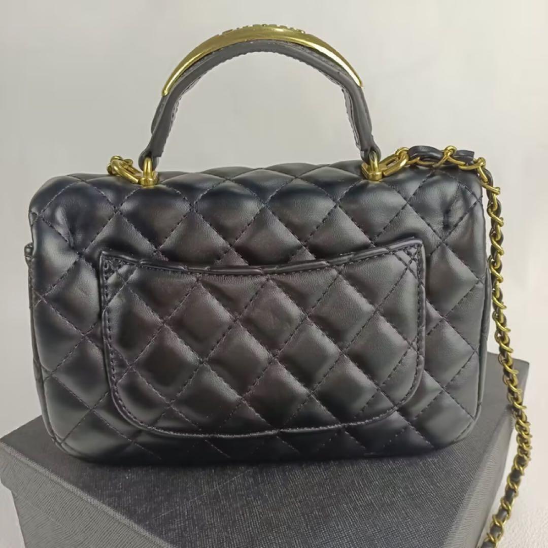 CHANELノベルティ ハンドルゴールドロゴプレート キルティング バッグ非売品