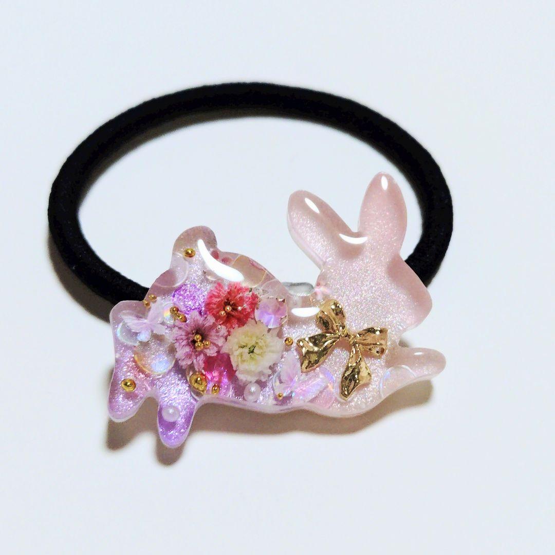 No.590　レジン ヘアゴム マグネット ピンバッジ うさぎカスミソウ