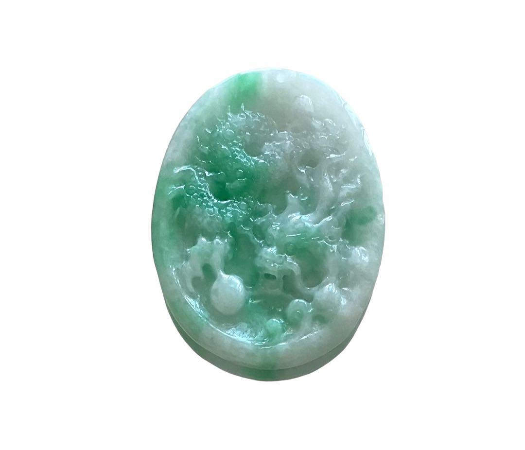 新品　ミャンマー天然翡翠 龍 Jadeペンダントトップ お守り 天然石　鑑別書付