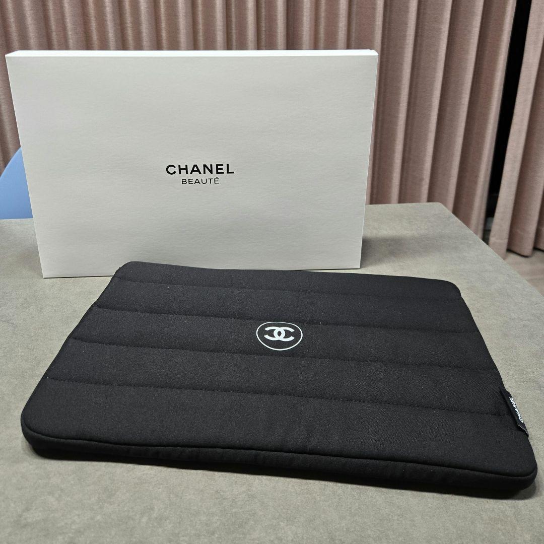 CHANELシャネルビューティーノベルティPCケース パソコンタブレット 箱付き