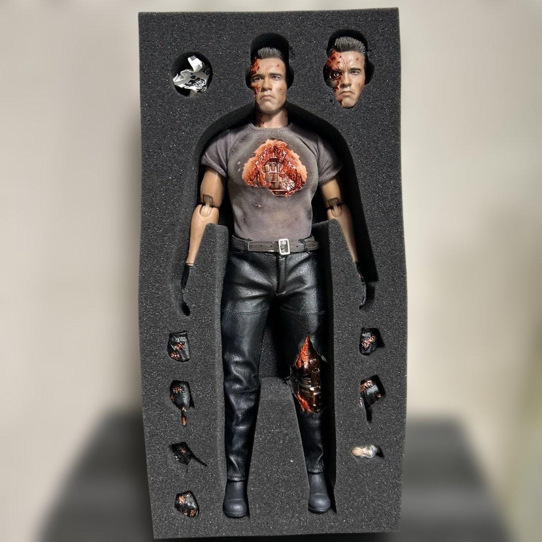 【ホットトイズ】 ターミネーター2フィギュア　Ｔ-８００（バトルダメージ版）