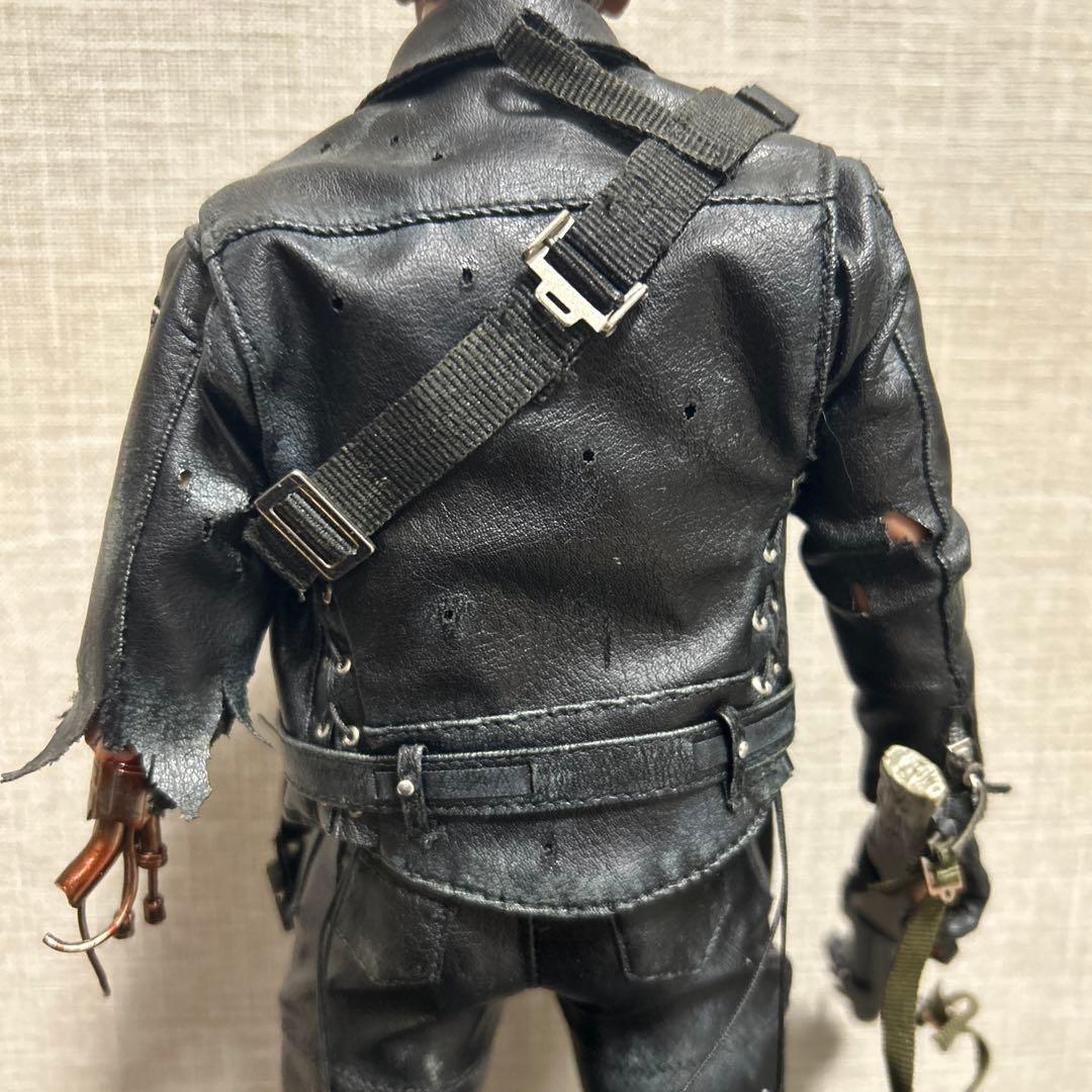 【ホットトイズ】 ターミネーター2フィギュア　Ｔ-８００（バトルダメージ版）