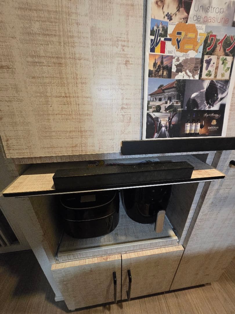 [美品]食器棚 レンジ台 日本製(大川家具) 木目柄　扉付き