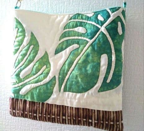 ハワイアンキルト　モンステラ葉刺繍ポシェット