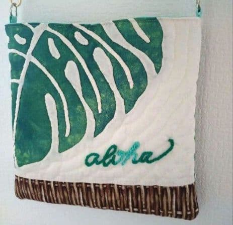 ハワイアンキルト　モンステラ葉刺繍ポシェット